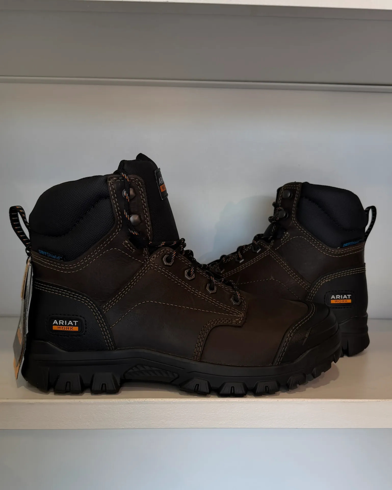 Ariat Dark BROWN