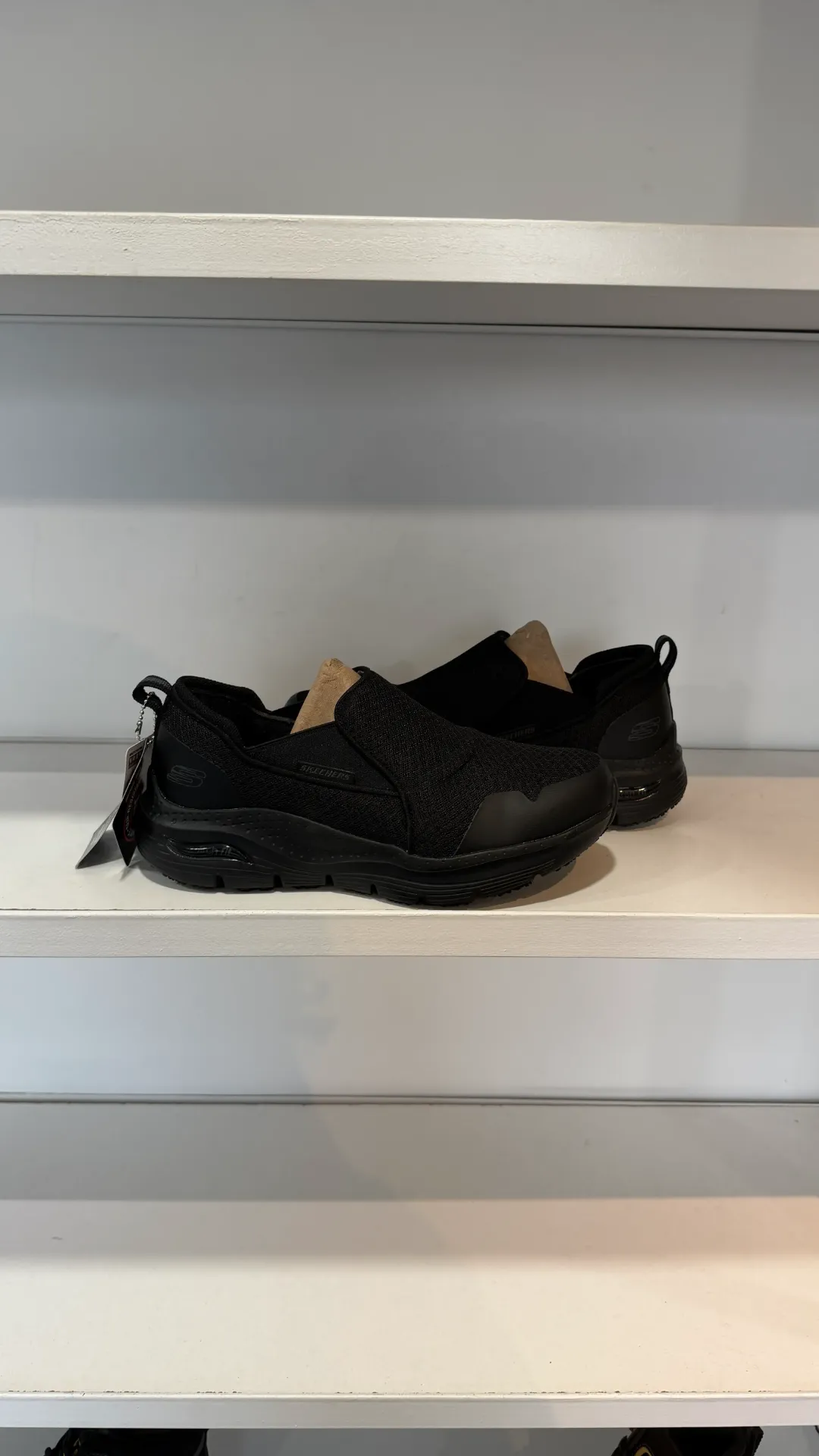 [S654] Skechers JANNIP BLACK (7.5 M)