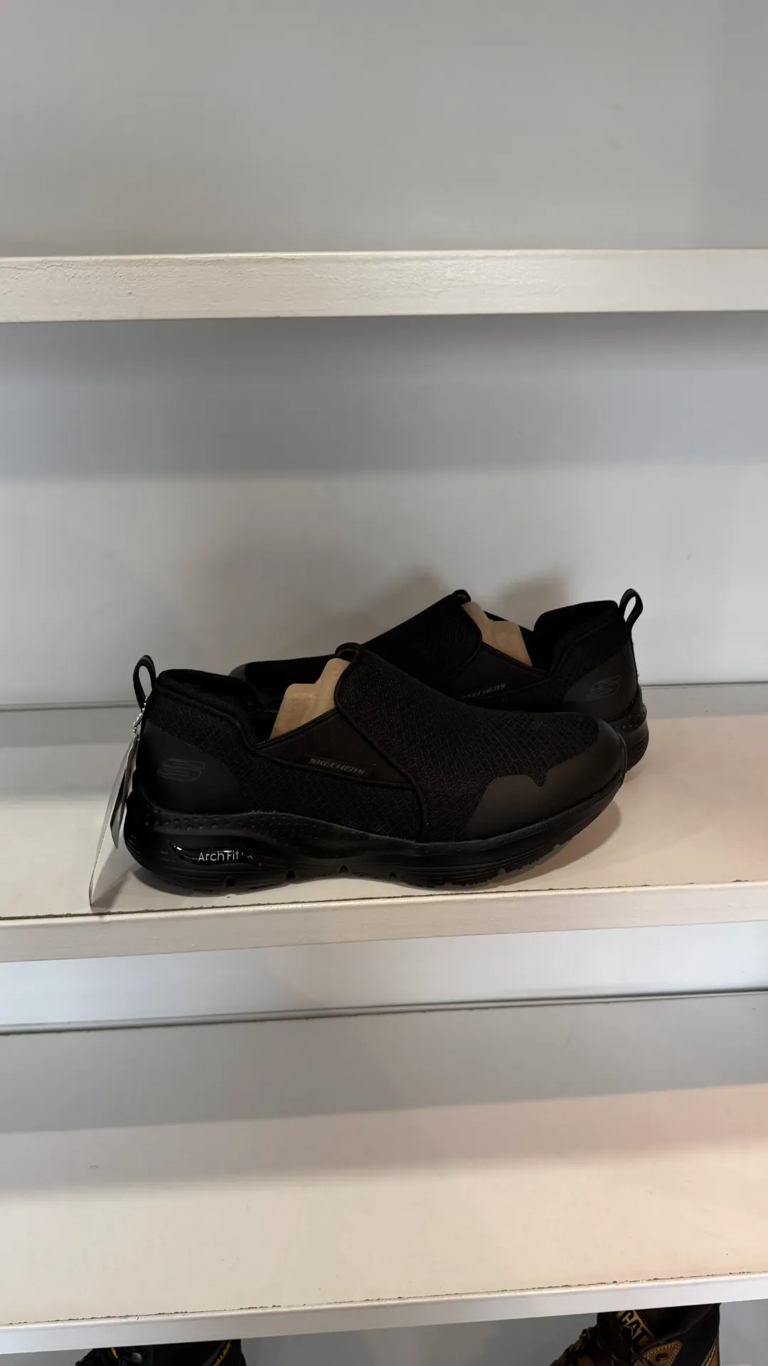 [S611] Skechers ARCH FIT - TINEID BLACK (8.5 M)