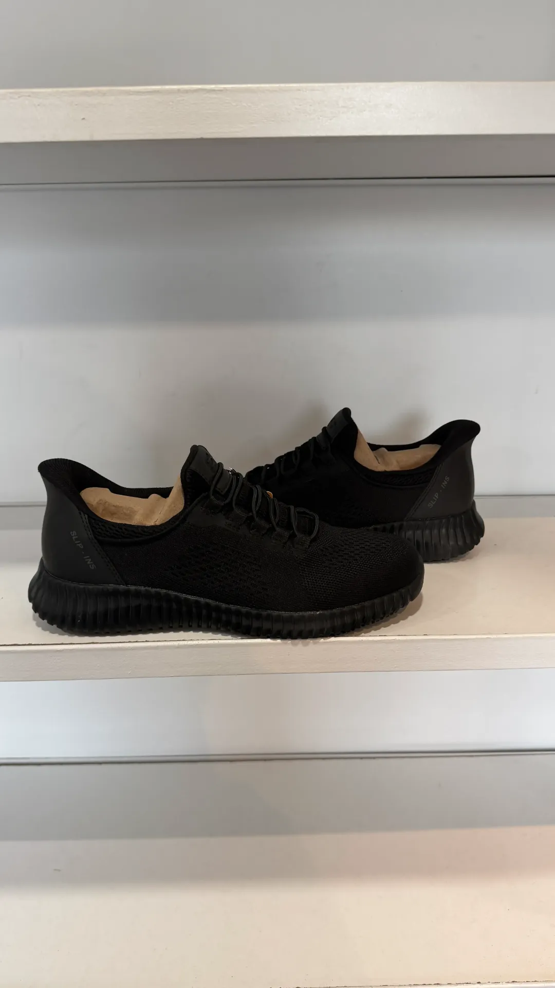[S611] Skechers CESSNOCK-TRENTIX BLACK (7 M)