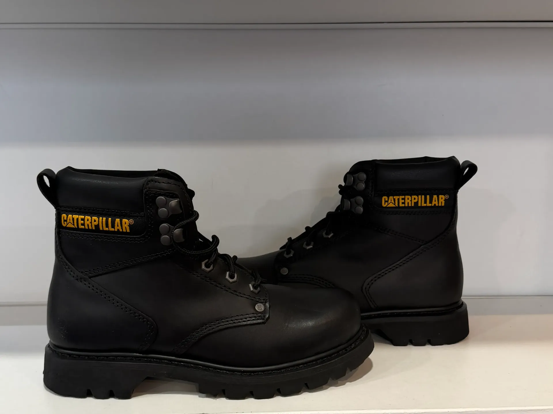 Caterpillar BLACK