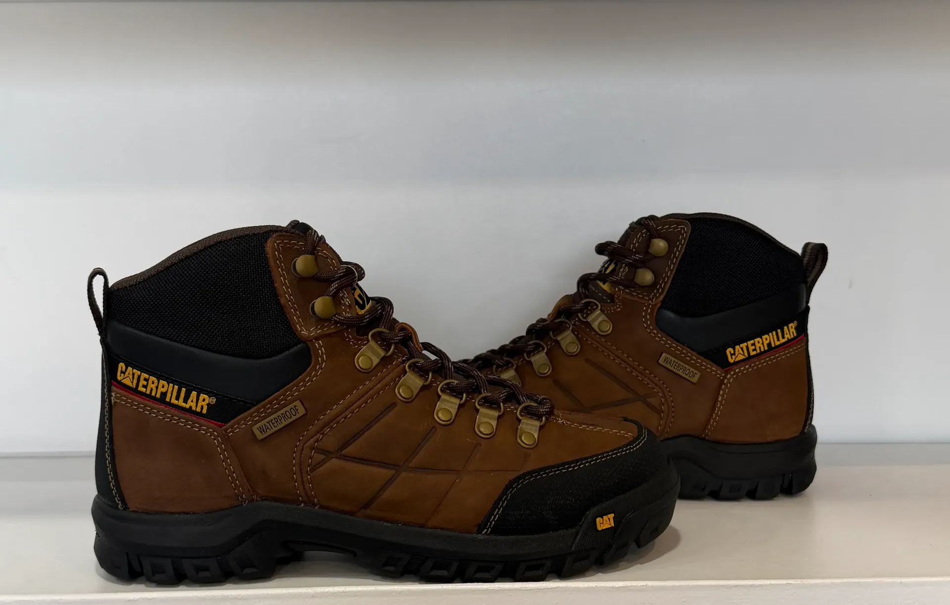 [S997] Caterpillar Hold WP BROWN (6 M)