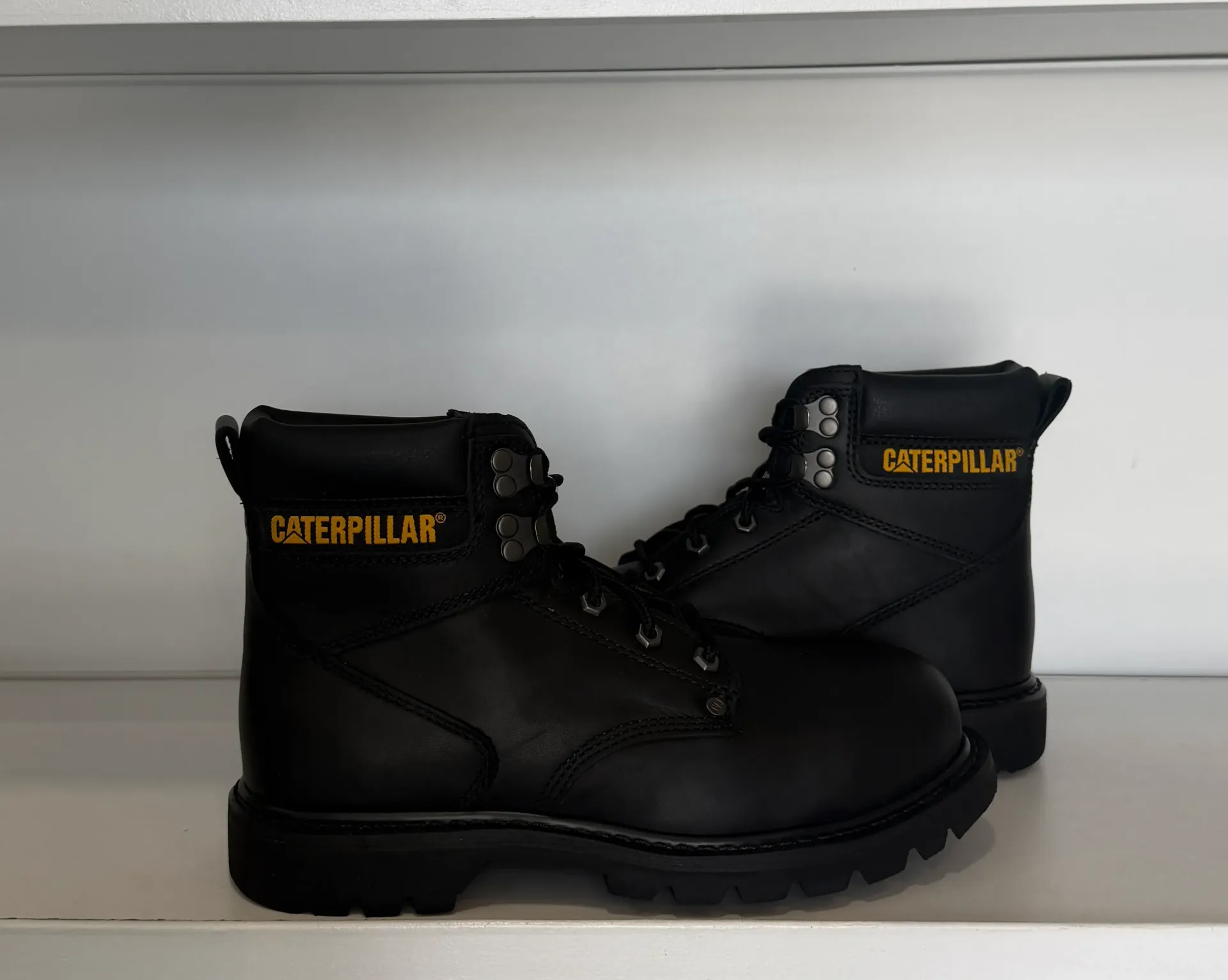 [P90936] Caterpillar BLACK (7 M)