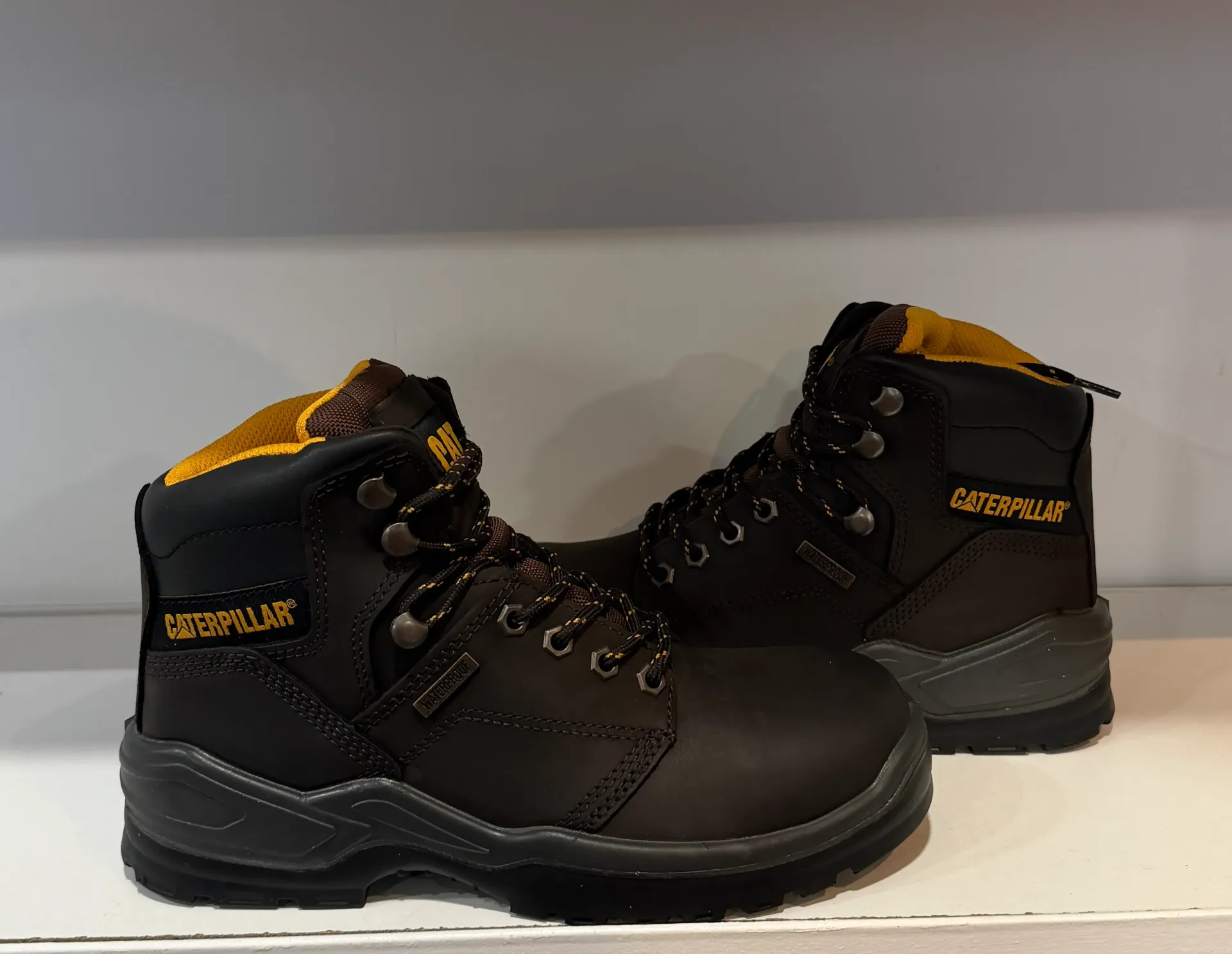 [P91720] Caterpillar Striver BROWN (7 M)