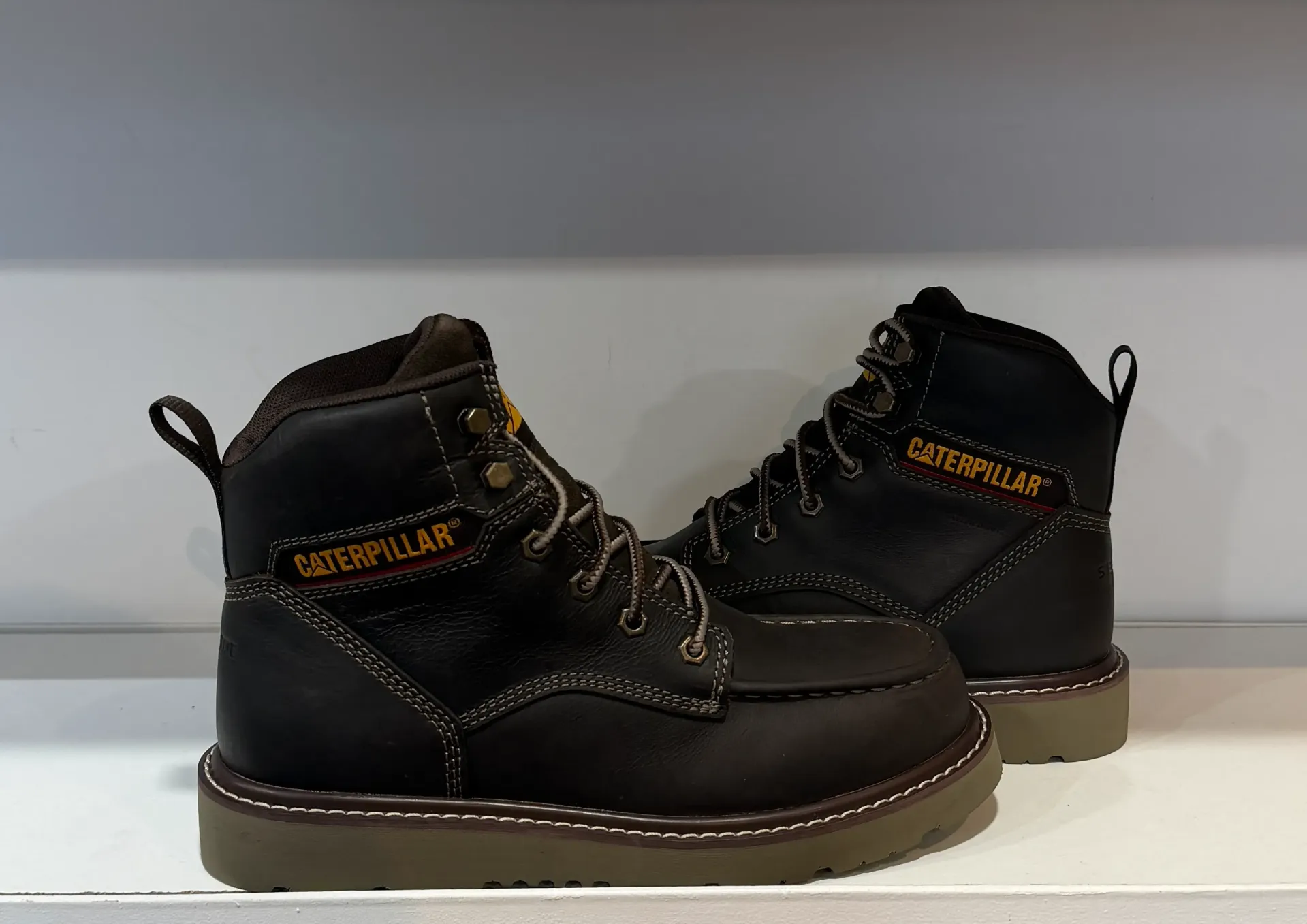 [P91834] Caterpillar Wedge COFFEE (6.5 M)