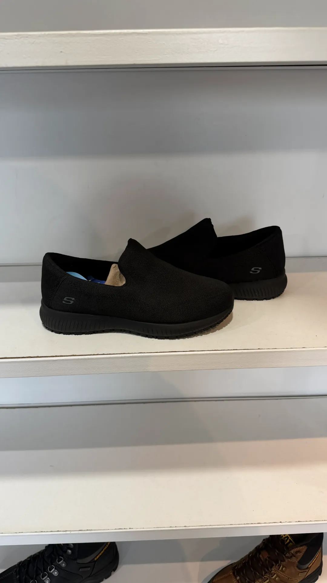 77254 Skechers SQUAD SR-MISKIN BLACK